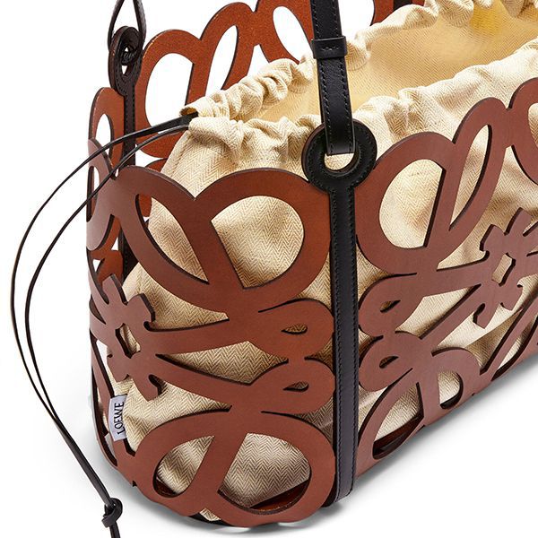 【ロエベ】Medium カーフ アナグラム カットアウト トートコピー A717Q04X010010623312